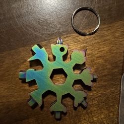 18-in-1 Snowflake Multi-Tool Keychains (16)