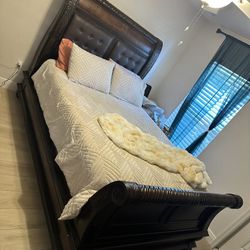 Queen Size bedroom Set