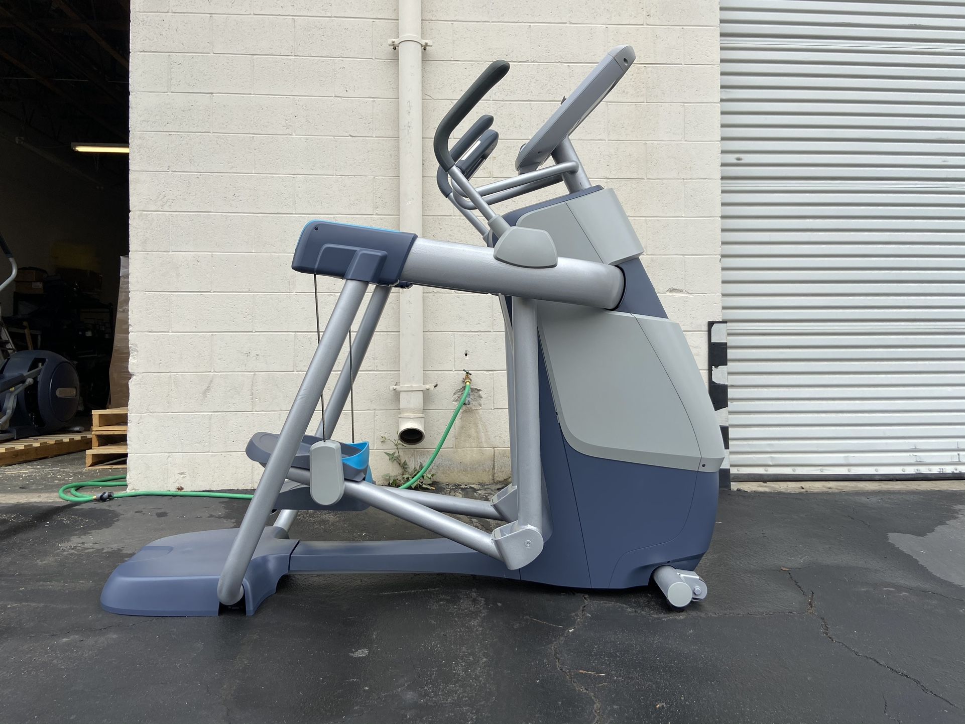 Precor AMT 835 Elliptical - Delivery Included