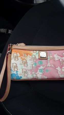 Dooney burke good condition wristlet and clean