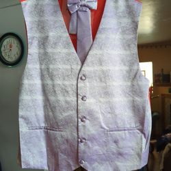 New Men's Dress Vest With Tie, Bow Tie And Handkerchief. Hablo Español. 