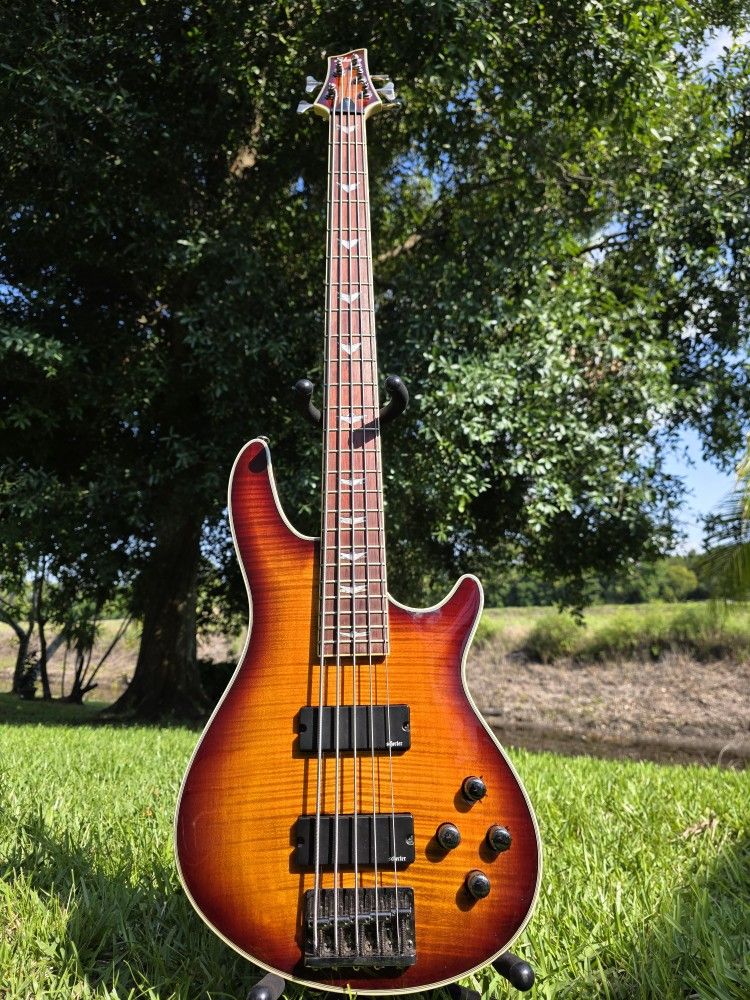 SCHECTER DIAMOND SERIE