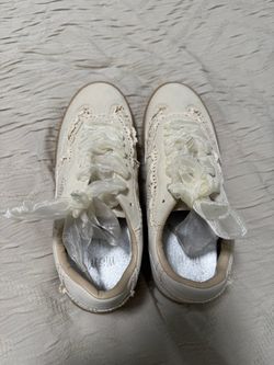 Sneakers size 8