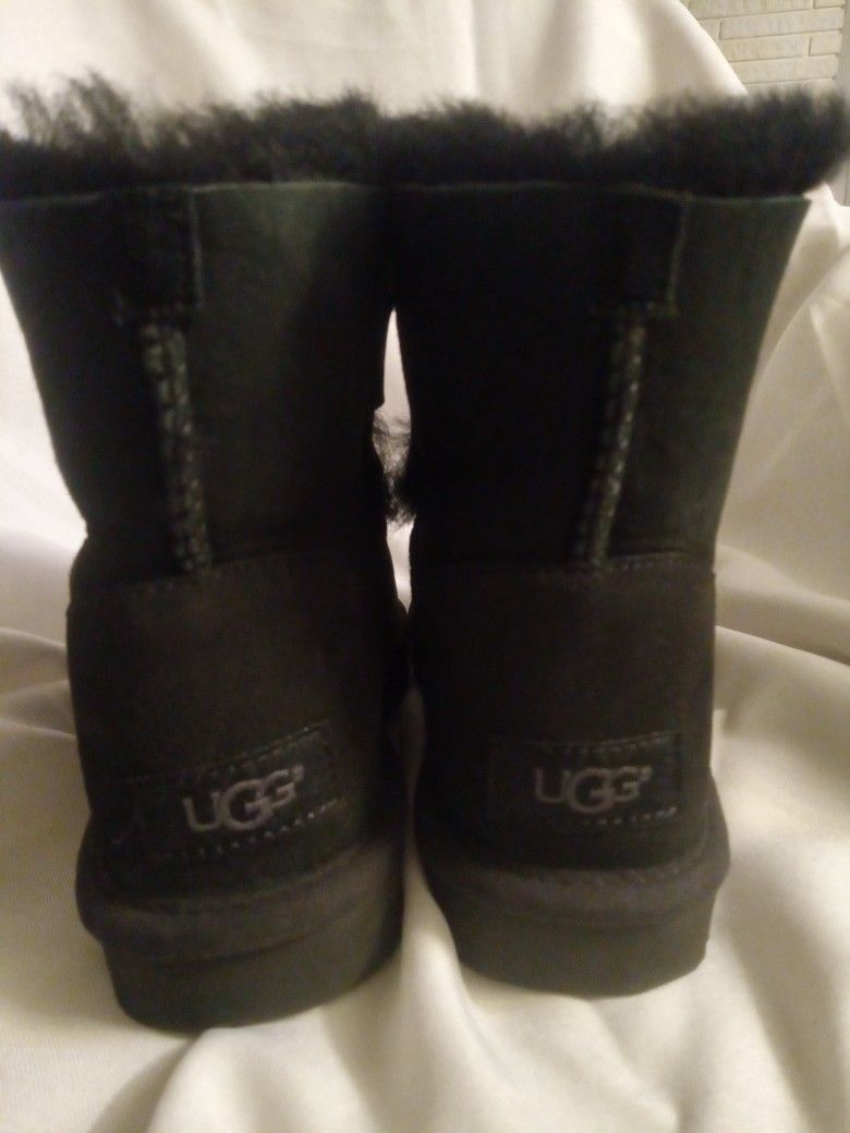 UGG