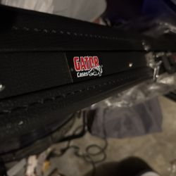 Gator Hardshell Guitar Case – Black ABS, Lightweight & Durable