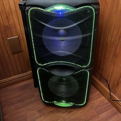 IQ SOUND 2x12” Rechargeable IQ SOUND 2x12” Rechargeable Wireless Speaker 