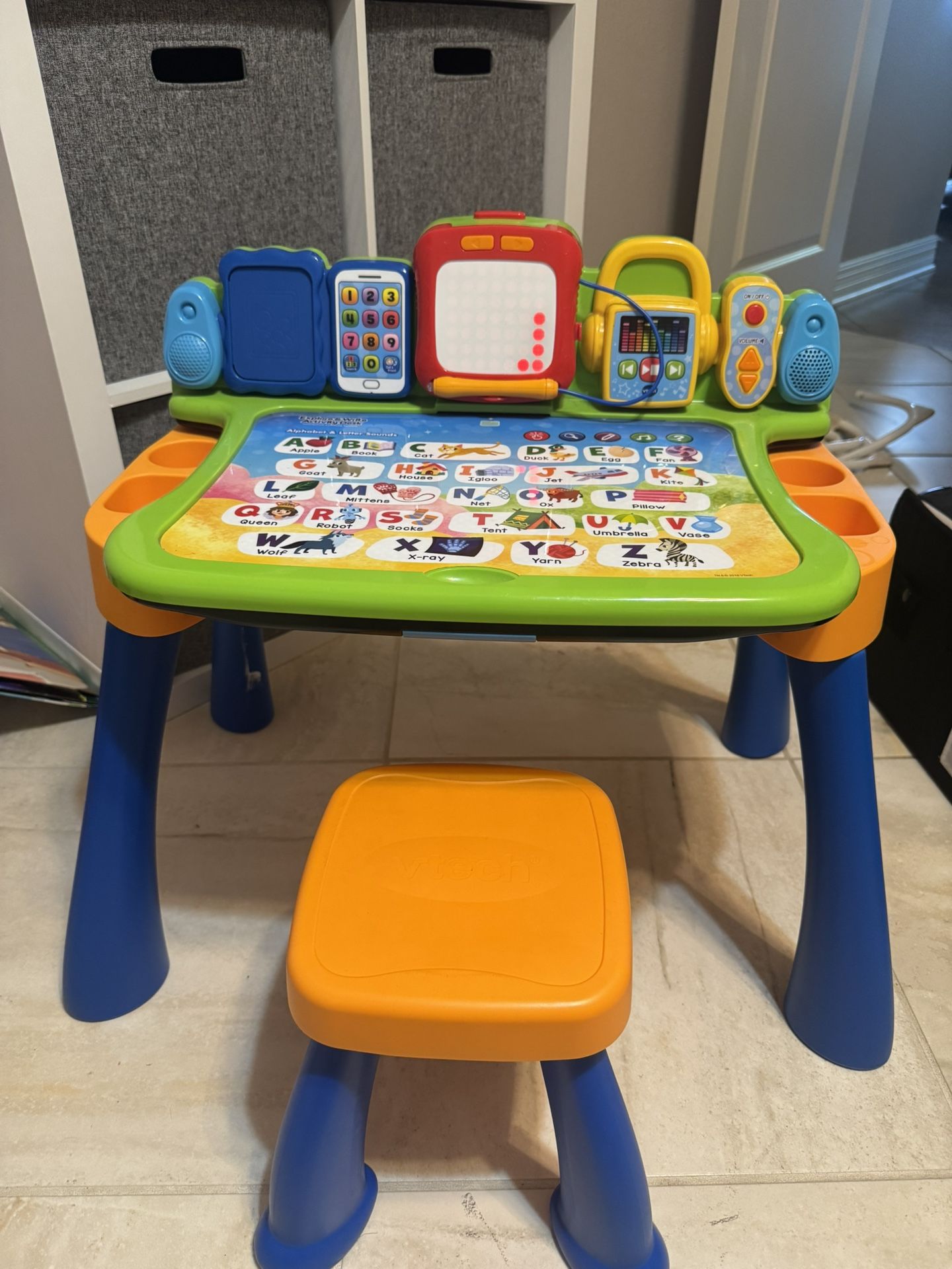 V-tech Activity Desk
