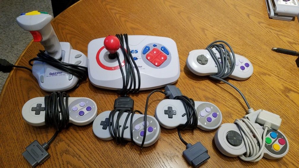 7 Super Nintendo Controllers