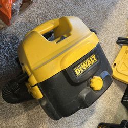 DEWALT  DC500 Vacuum 