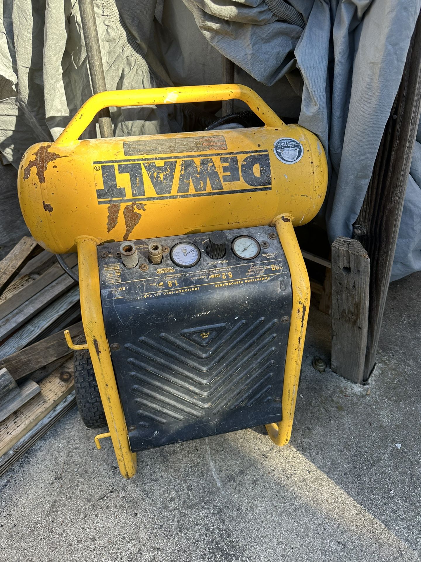 Dewalt Compressor 200psi