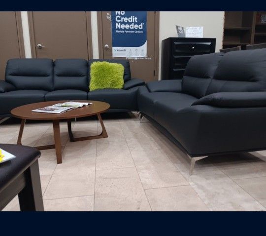 *Weekend Special!!!*---Sleek Valencia Leather Sofa/Loveseat Sets---Delivery And Financing Available😎
