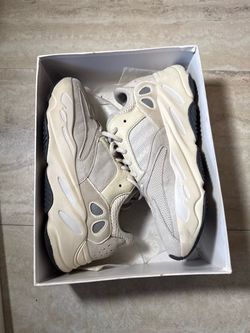2019 Yeezy 700 analog