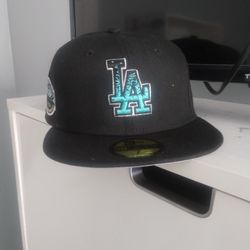 L.A DODGERS FITTED HAT