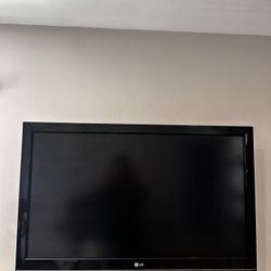 47”x27” LG Flat Screen With Wall Mount 