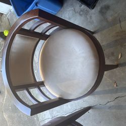 2 Nice & Clean Chairs 