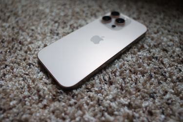 iPhone 16 Pro, 128GB (Light Gold)