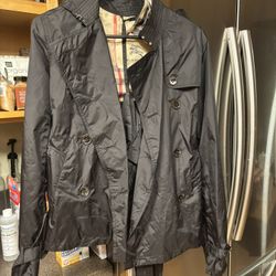 LOW PRICE MOVING- RARE BURBERRY $799 + TAX RETAIL RAIN JACKET WITH POUCH