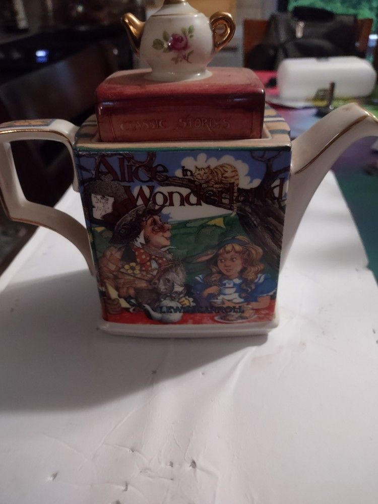 Alice In Wonderland Teapot