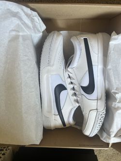 Nikecourt Men’s Air Zoom Lite Sz 9 $65