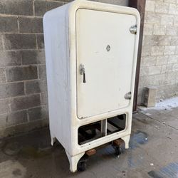 Vintage Refrigerator- Grunow 1930s?