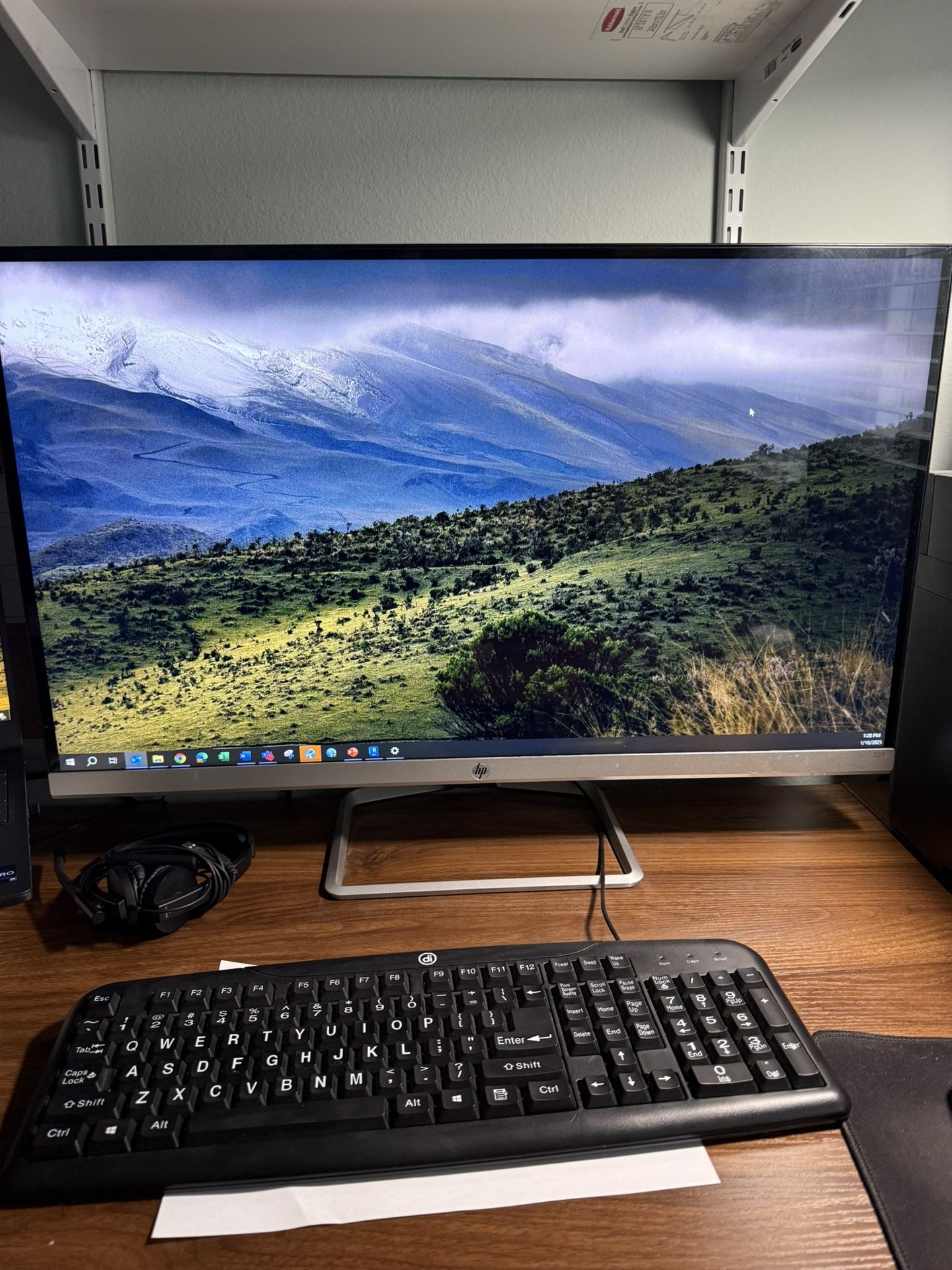 32” HP Computer Monitor - 1080P