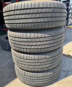 Set 235/55-17 Michelin con el 80% de vida
