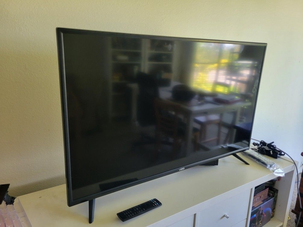 Vizio TV 43 Inches