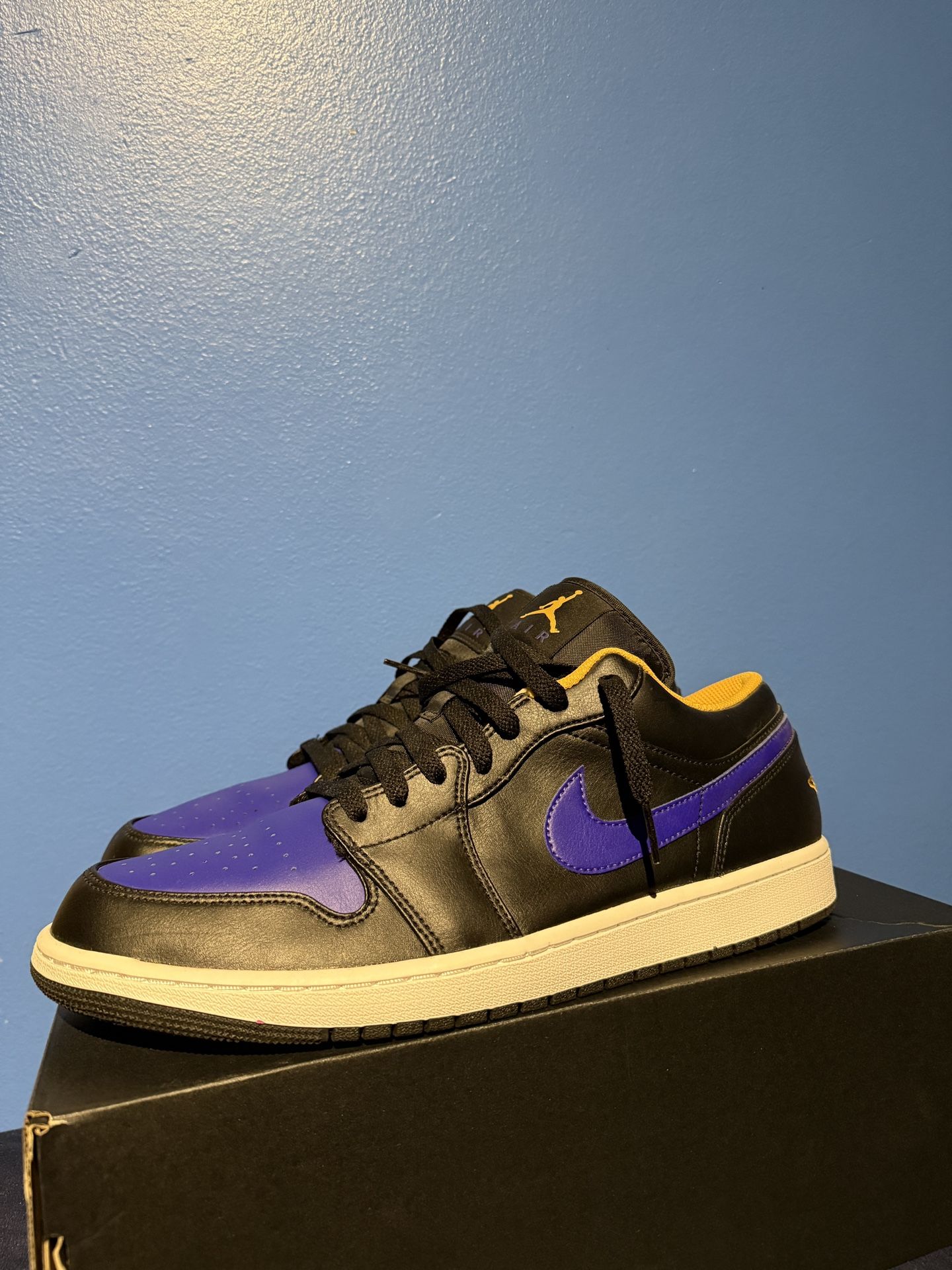 Jordan 1 Low Lakers