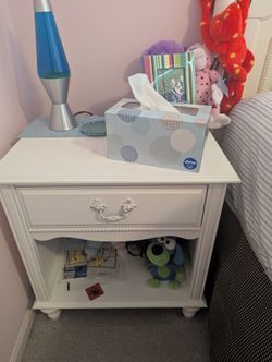 Moving sale, Stanley girl's bedroom set