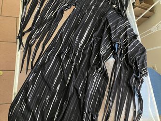MEDIUM BLACK & WHITE GHOST COSTUME