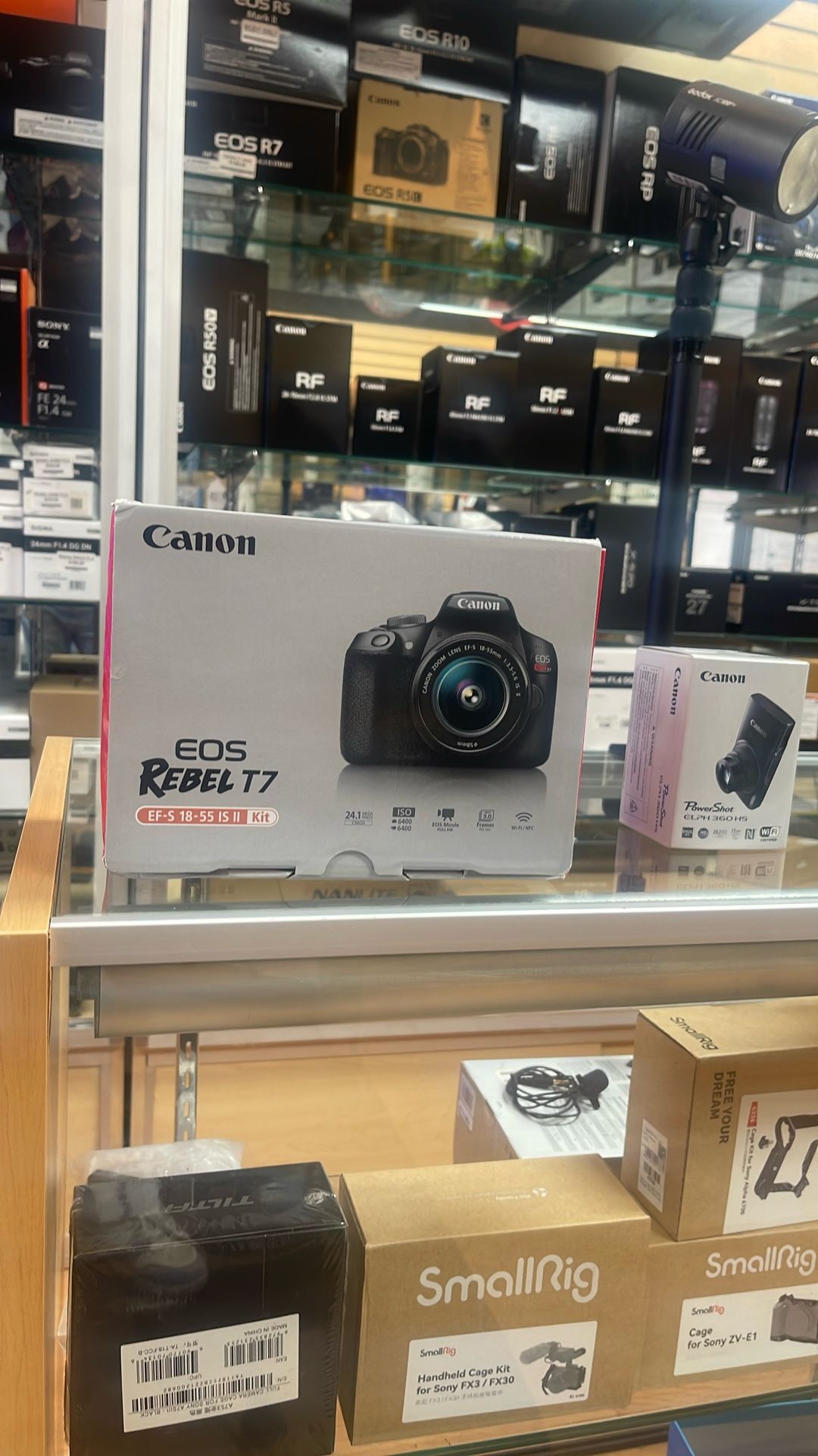 Canon EOS REBEL T7