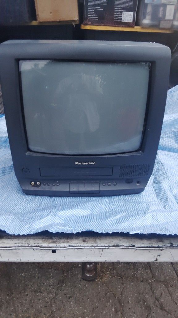 Panasonic 13" TV/VCR Combo