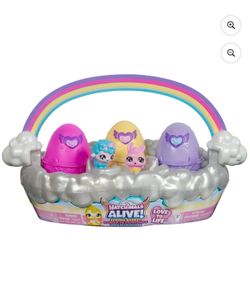 Hatchimals Alive 5” Wide Spring Basket with 6 Pet Figures, 3 Self-Hatching Eggs