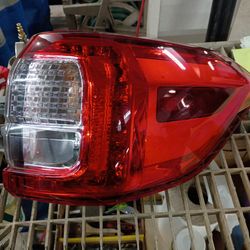 2023 Subaru ascent pass. Taillight