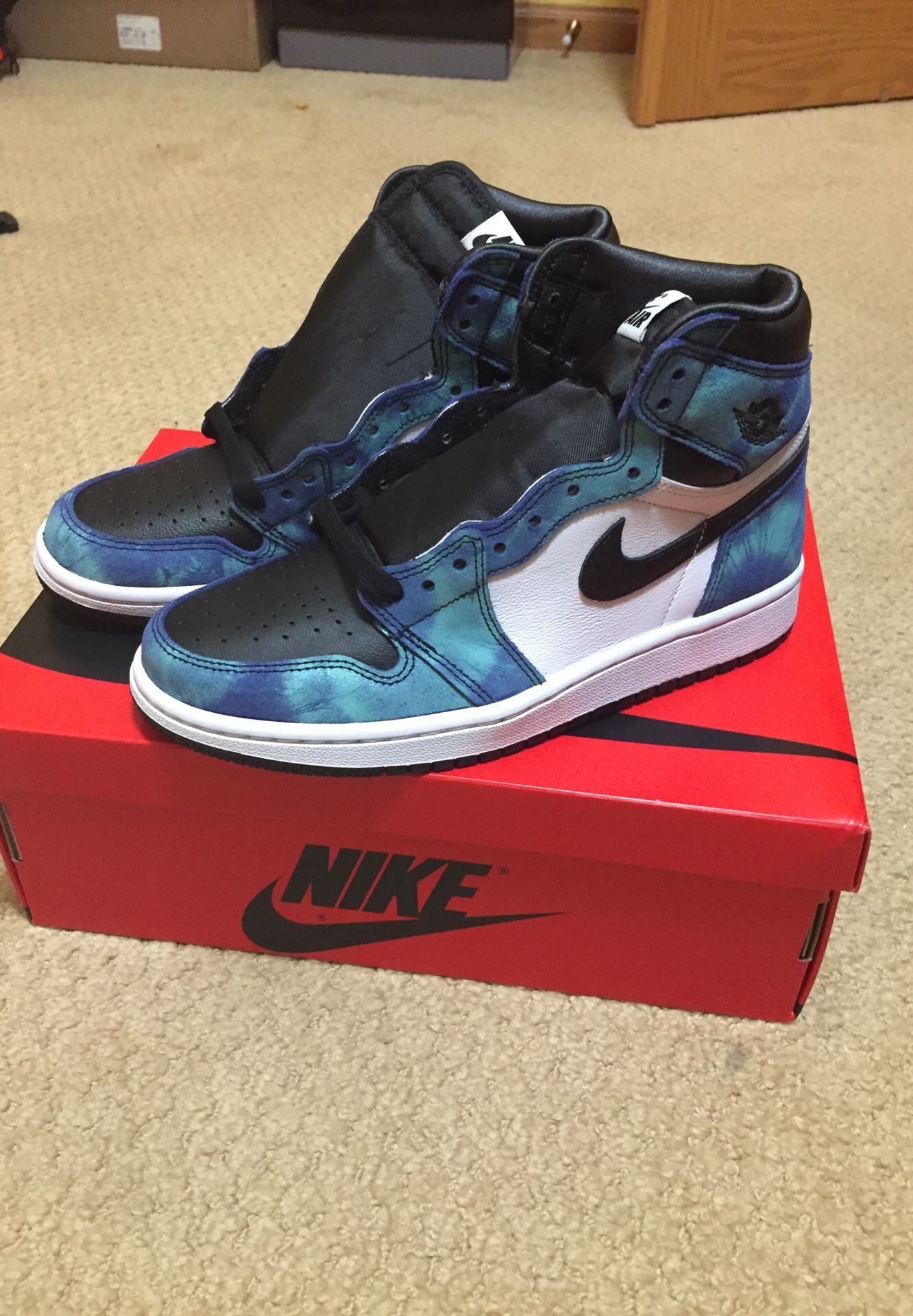 Air Jordan 1 High OG Tie Dye Size 7.5 wmns (size 6 men’s)