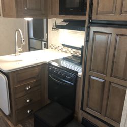 32 FT 5th Wheel 