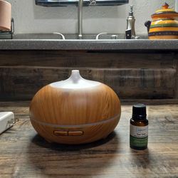 Essential Oil Diffuser/With 0.5oz Bottles Of Essential Oil