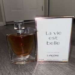 La Vie est Belle perfume