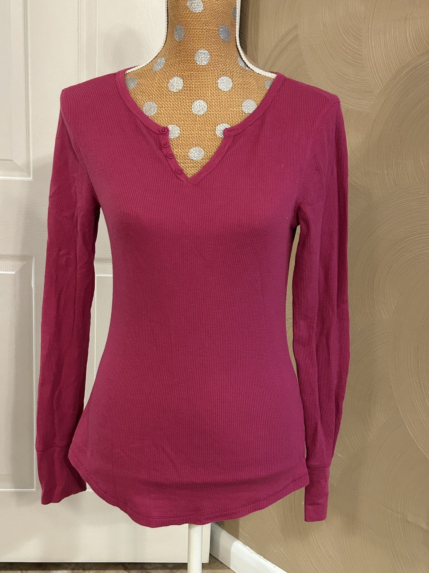 SO Women’s Size XL Fuchsia V-Neck Thermal Top
