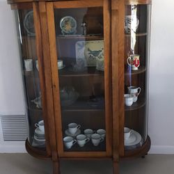 China Cabinet With Curved Glass