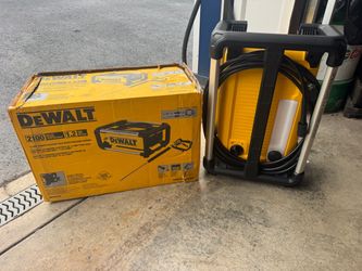 Dewalt Electric Pressure Washer 2100psi. Like New.