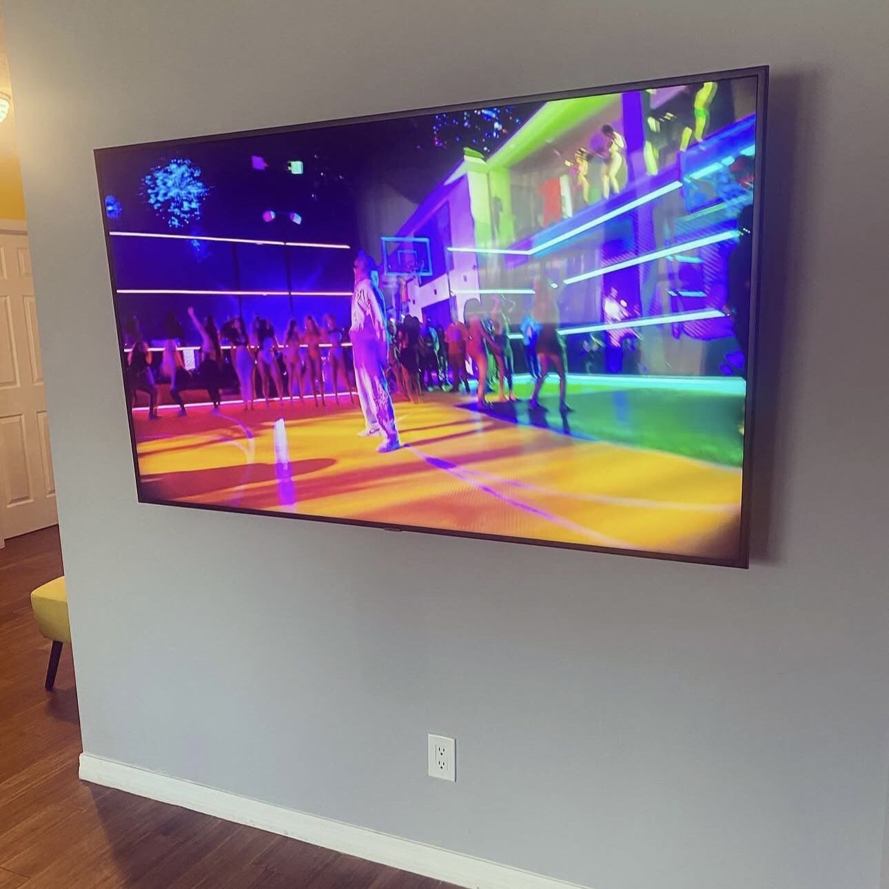 TV MOUNT