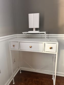 Small Makeup Vanity Desk 27.5''W with Mirror