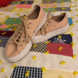 Ladies Converse platform peach sz 6