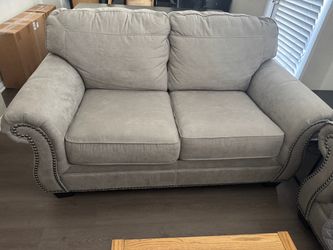 Loveseat and dining table in very good condition