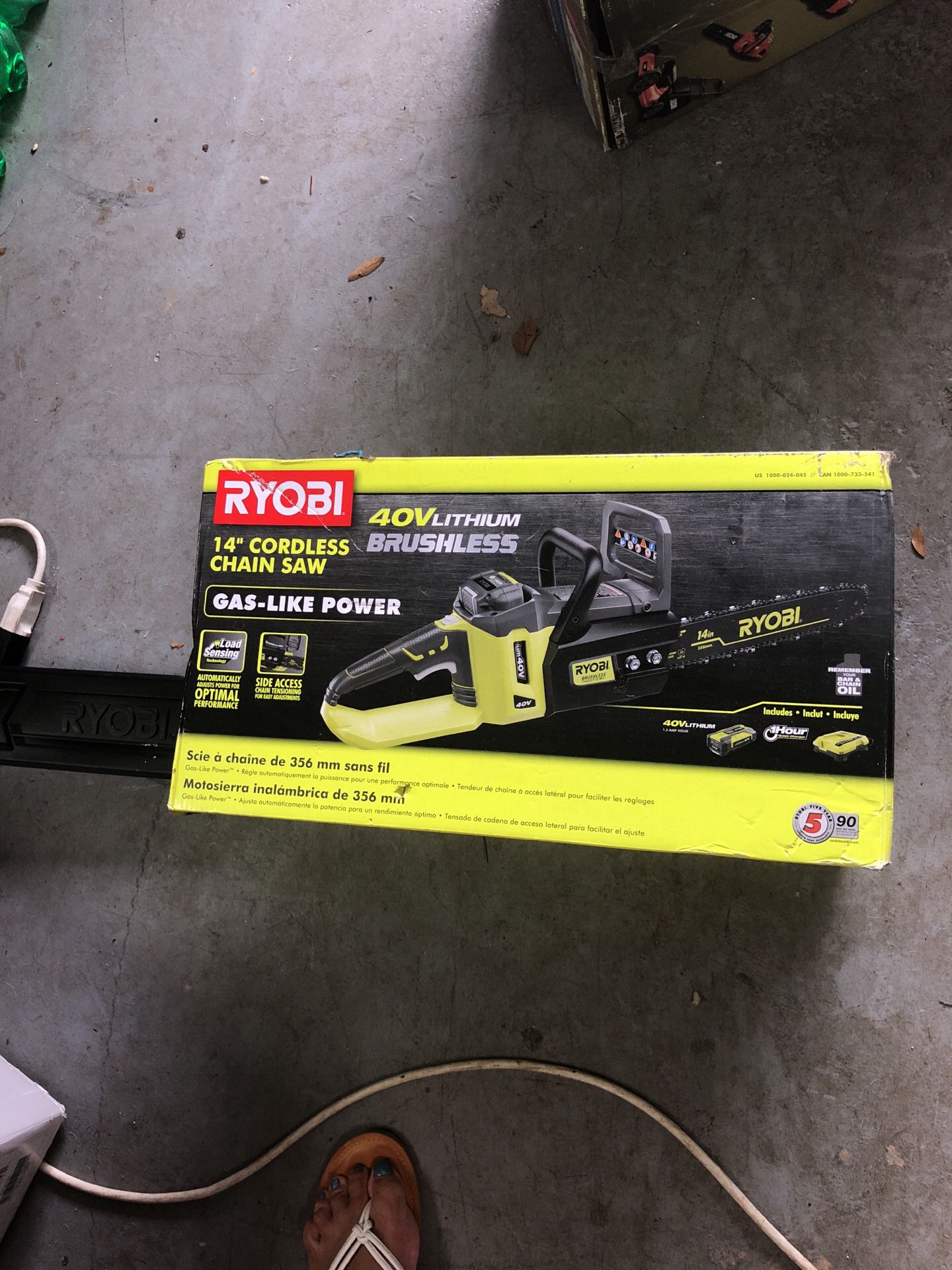 RYOBI 14 inch cordless chainsaw 40 V lithium brushless gas like power comes with 40 V lithium battery and charger