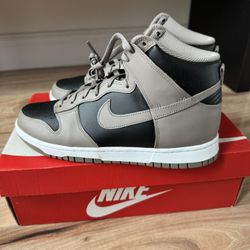 Nike Dunk High Moon Fossil 