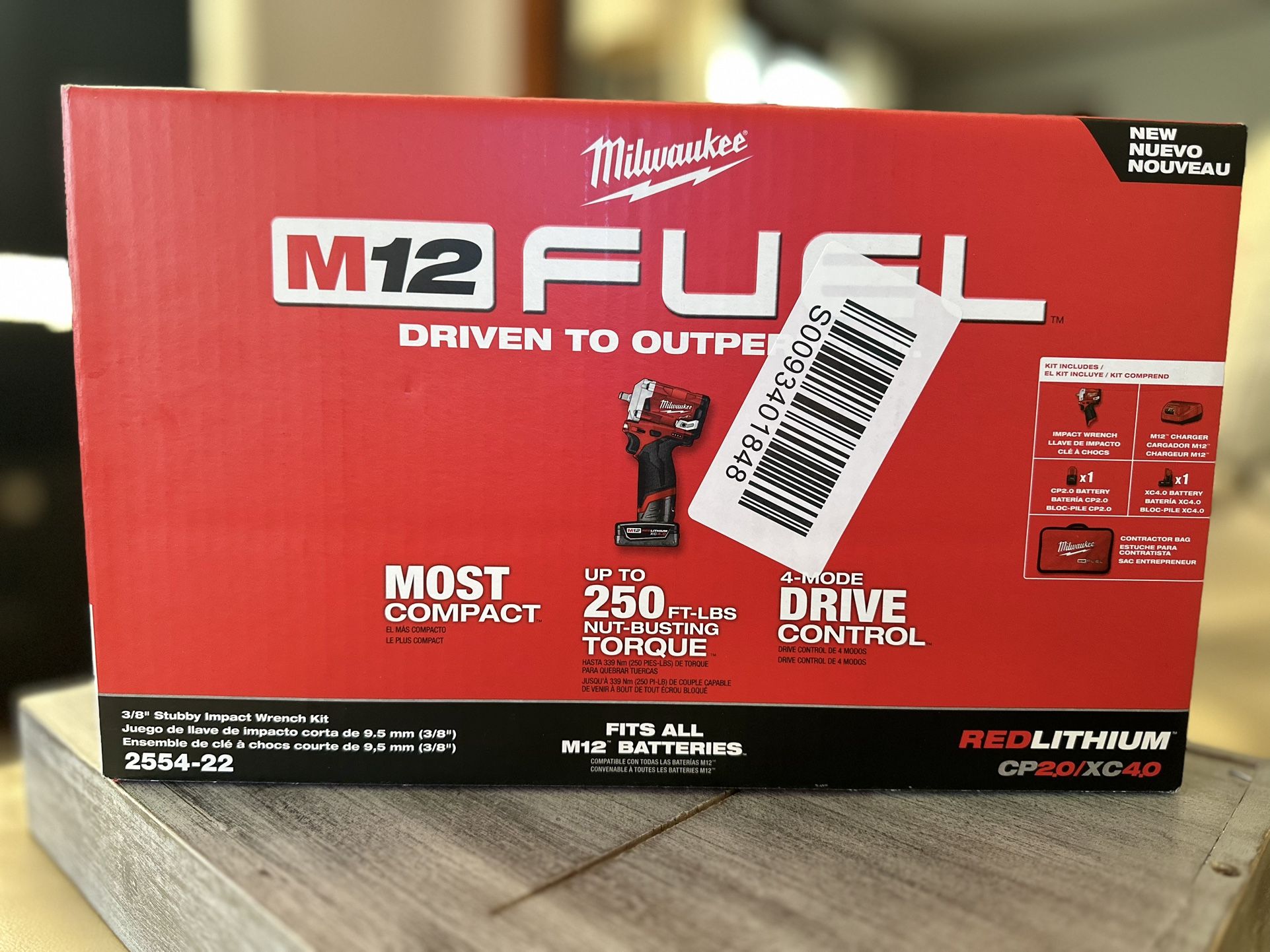 Milwaukee 3/8 m12 stubby impact with bag 2 batteries snd charger