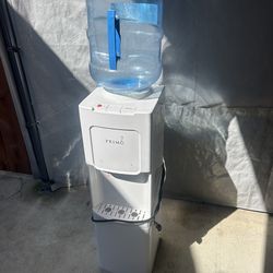 Porta Garrafon eléctrico con agua caliente y fría x $95