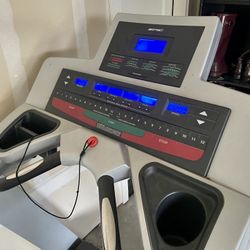 Treadmill EPIC 450 MX for Sale in Kenmore WA OfferUp